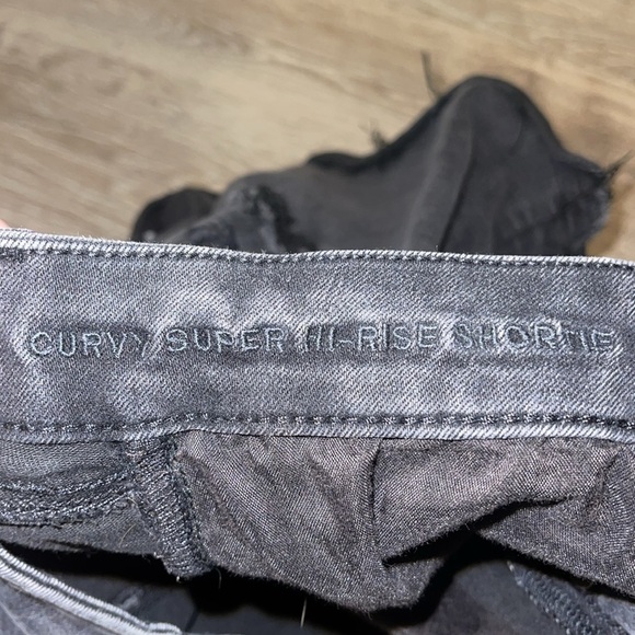 American Eagle super hi rise shortie stretchy button fly 12 distressed short - Picture 4 of 7